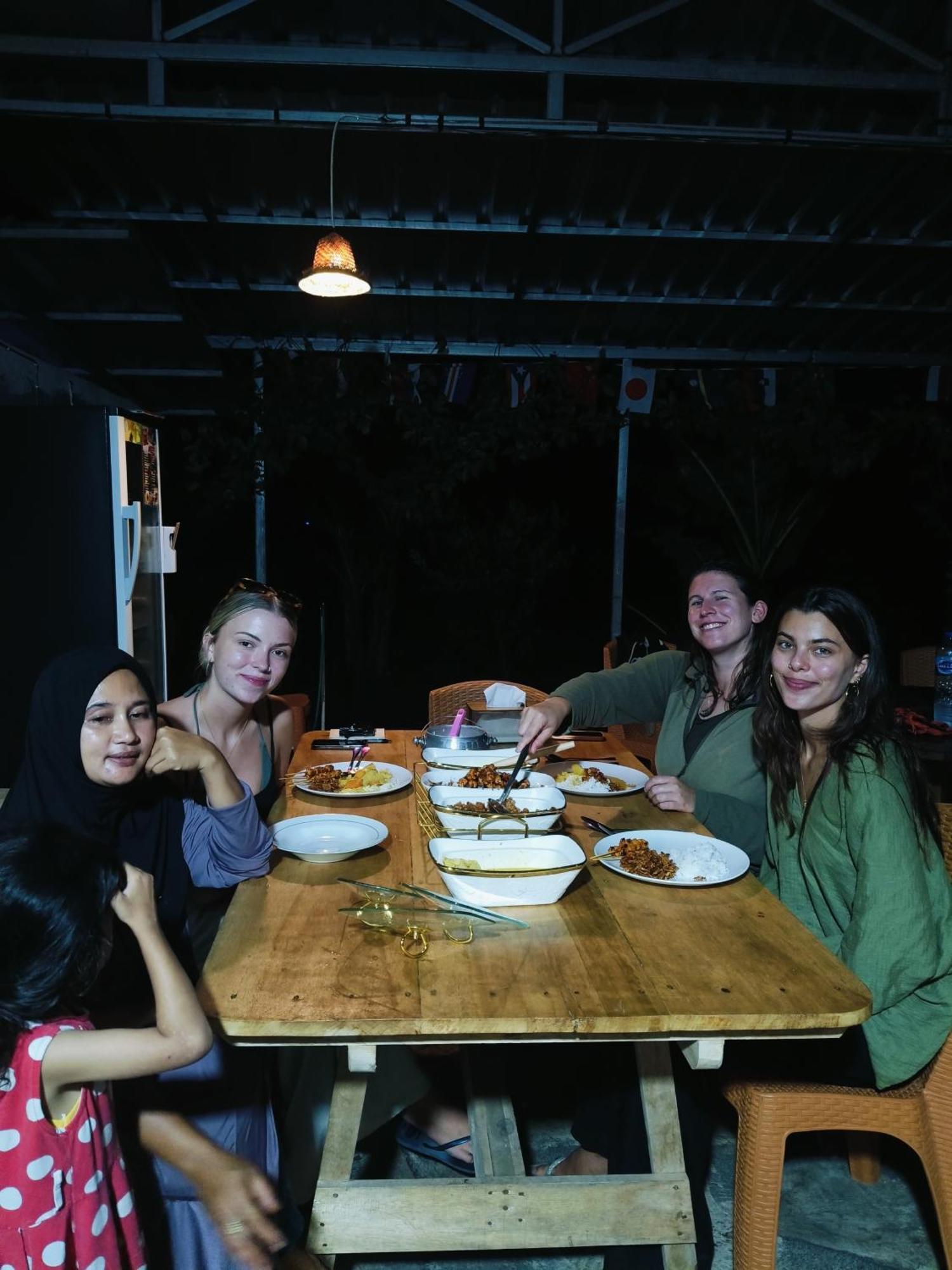 Raturinjani Homestay Selong Extérieur photo